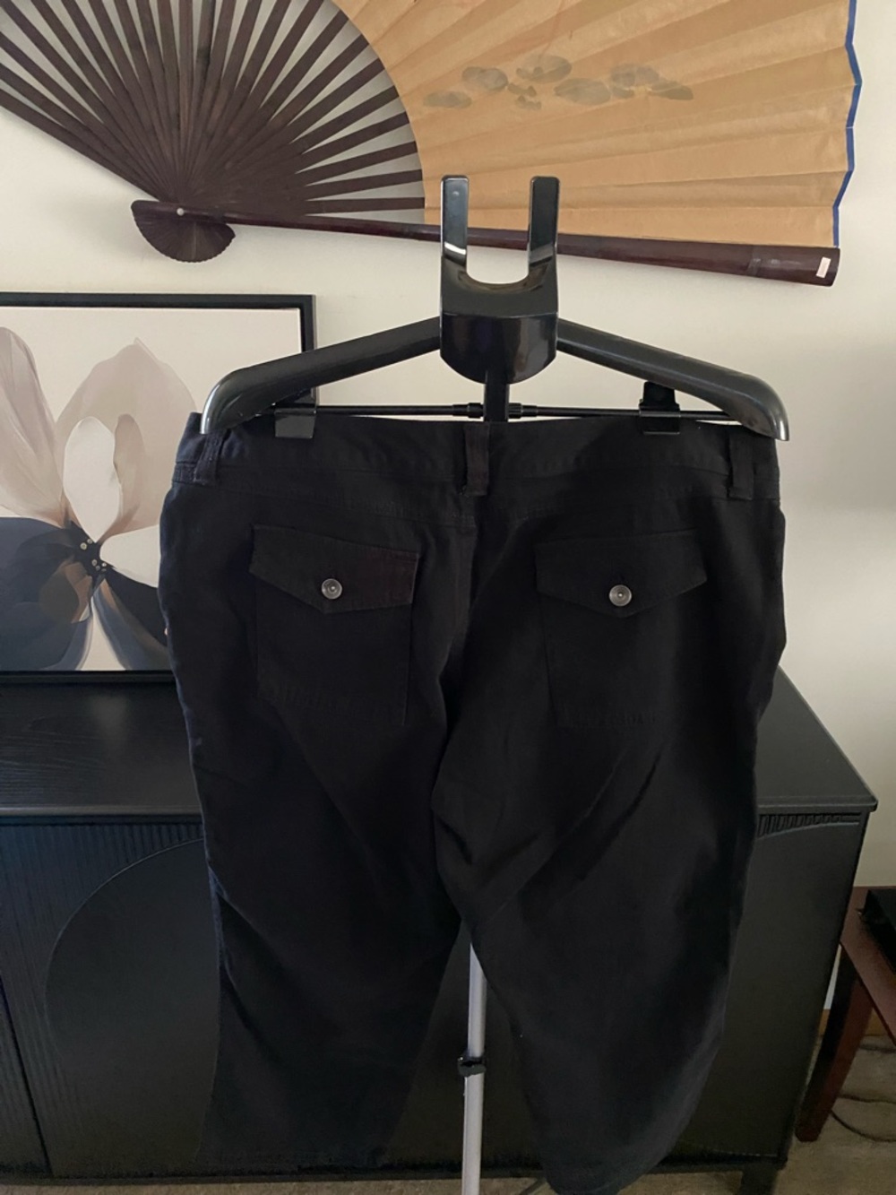 Black Ruff Hewn Capris - Picture 6 of 7